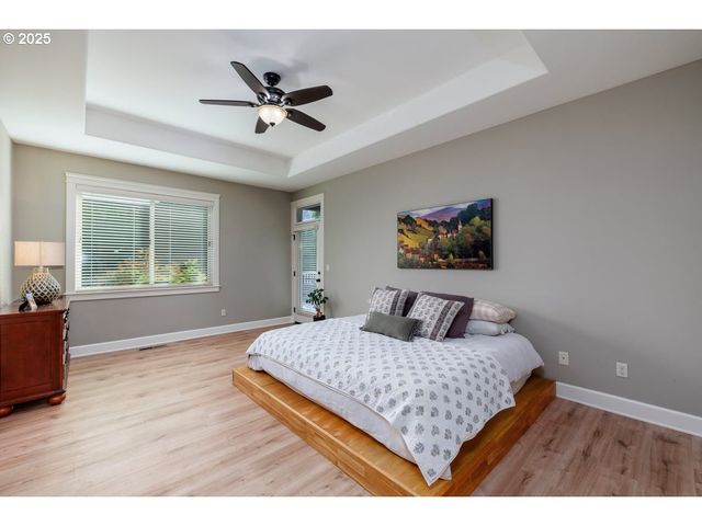 1586 MERIDIAN Dr, Woodburn, OR 97071