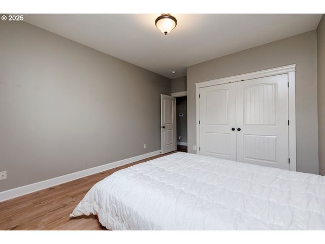 1586 MERIDIAN Dr, Woodburn, OR 97071