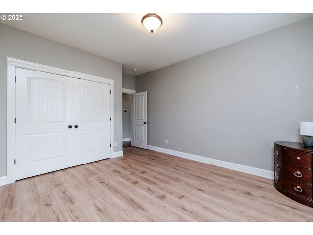 1586 MERIDIAN Dr, Woodburn, OR 97071