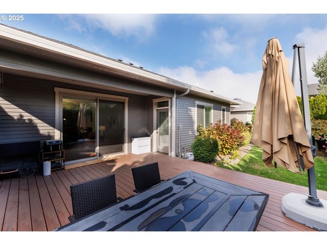 1586 MERIDIAN Dr, Woodburn, OR 97071