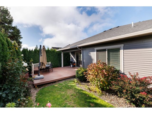 1586 MERIDIAN Dr, Woodburn, OR 97071