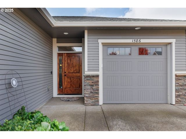 1586 MERIDIAN Dr, Woodburn, OR 97071