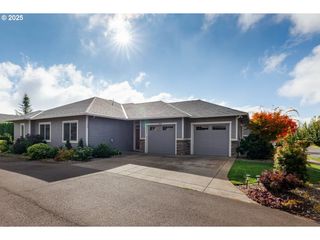 1586 MERIDIAN Dr, Woodburn, OR 97071