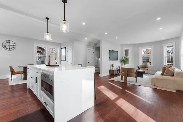 10 King Ter, Beverly, MA 01915