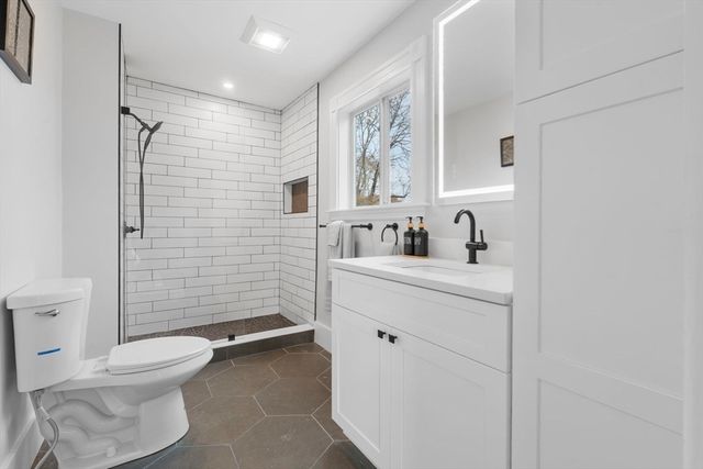 10 King Ter, Beverly, MA 01915