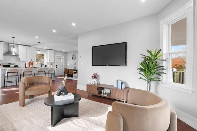 10 King Ter, Beverly, MA 01915