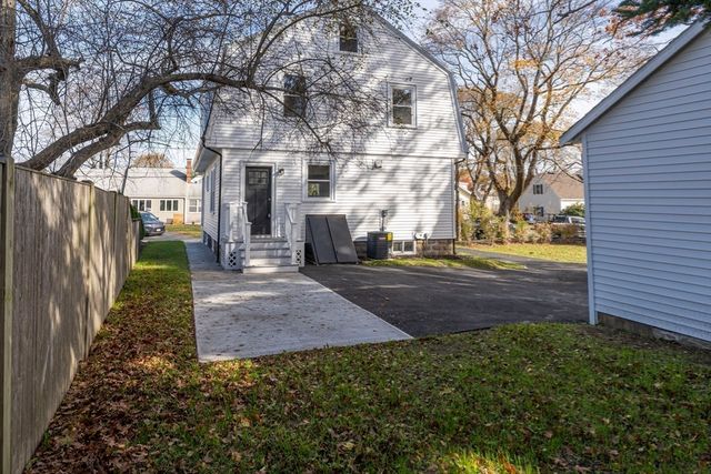 10 King Ter, Beverly, MA 01915