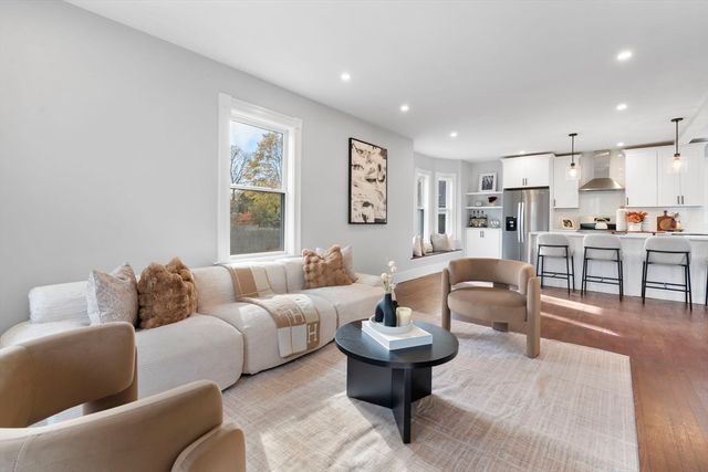 10 King Ter, Beverly, MA 01915