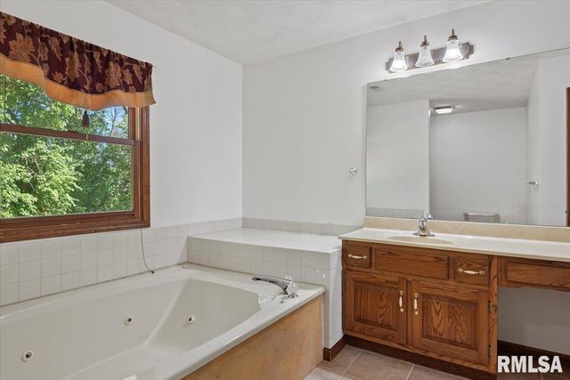 3113 Autumn Wood Drive, Springfield, IL 62704