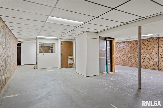 3113 Autumn Wood Drive, Springfield, IL 62704