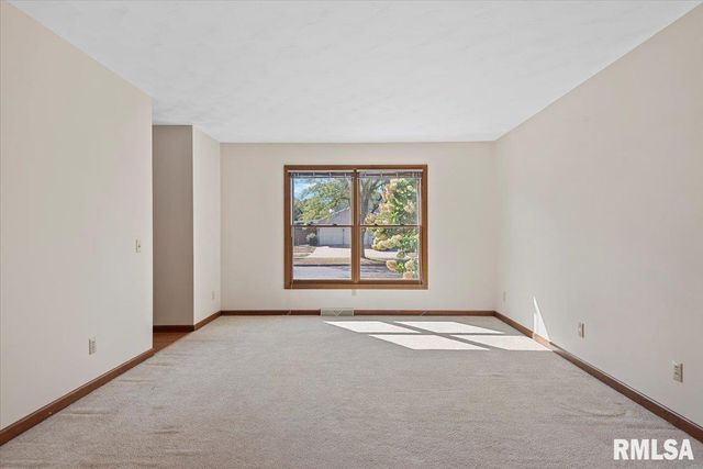 3113 Autumn Wood Drive, Springfield, IL 62704