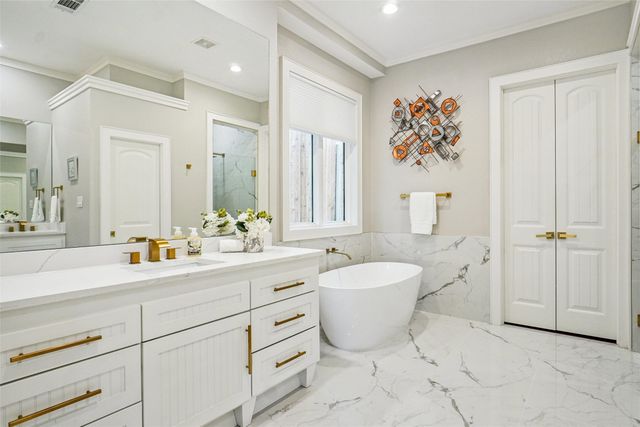 3240 Evan Drive, Hurst, TX 76054