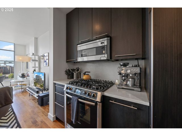 949 Nw OVERTON St 608, Portland, OR 97209