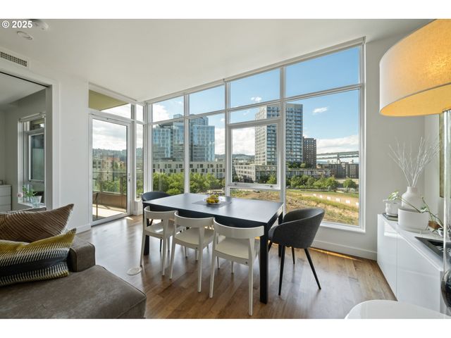 949 Nw OVERTON St 608, Portland, OR 97209