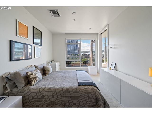 949 Nw OVERTON St 608, Portland, OR 97209