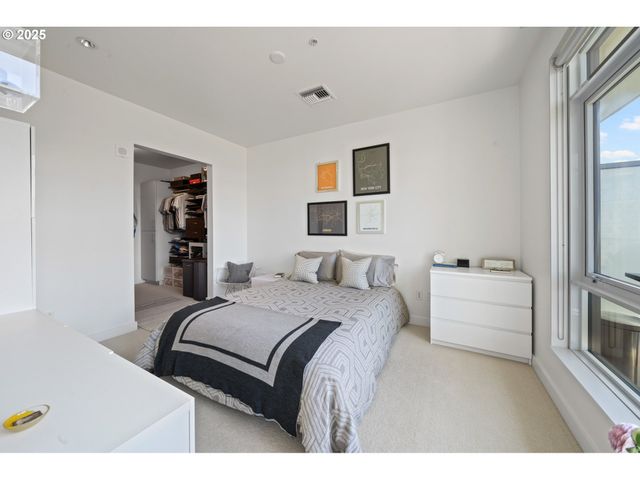 949 Nw OVERTON St 608, Portland, OR 97209