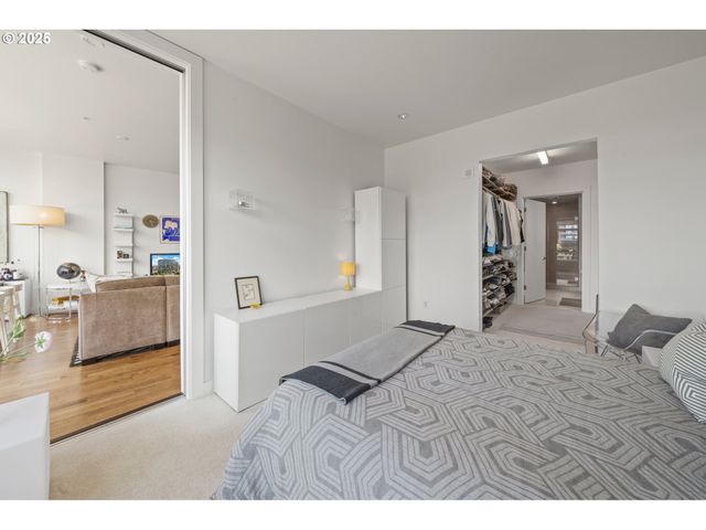 949 Nw OVERTON St 608, Portland, OR 97209