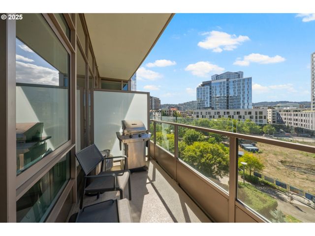 949 Nw OVERTON St 608, Portland, OR 97209