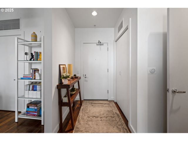 949 Nw OVERTON St 608, Portland, OR 97209