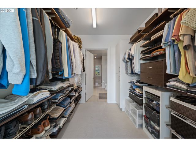 949 Nw OVERTON St 608, Portland, OR 97209