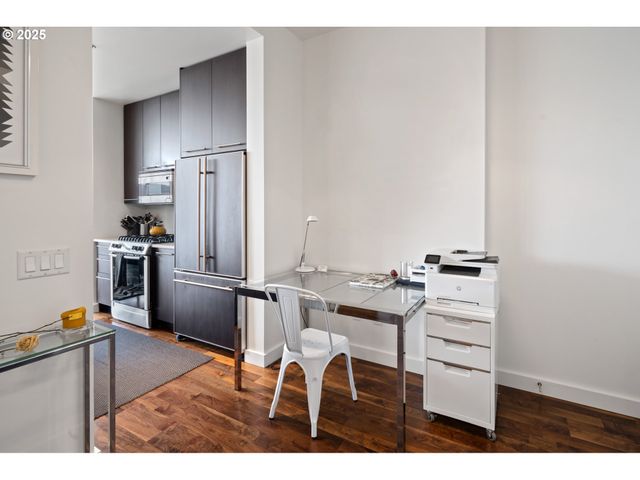 949 Nw OVERTON St 608, Portland, OR 97209