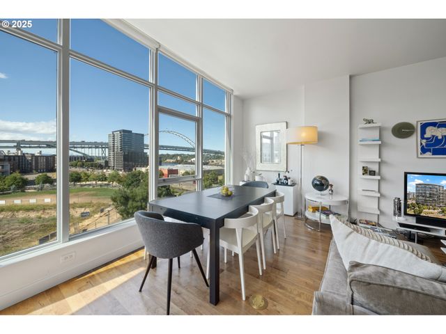 949 Nw OVERTON St 608, Portland, OR 97209