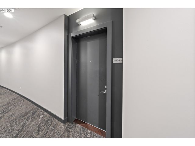949 Nw OVERTON St 608, Portland, OR 97209
