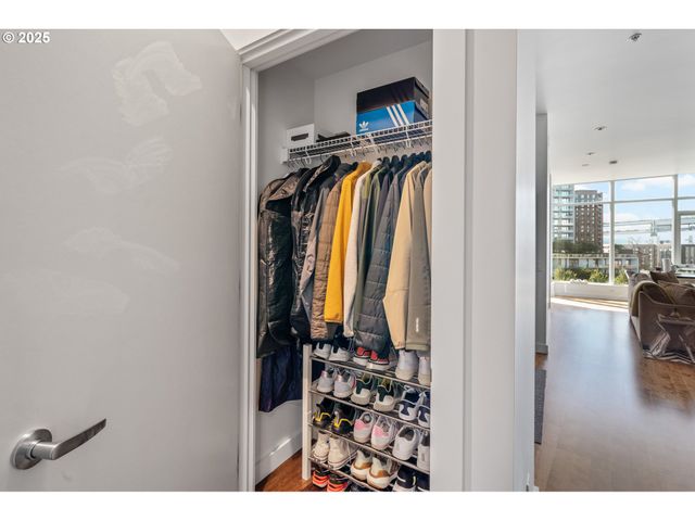 949 Nw OVERTON St 608, Portland, OR 97209