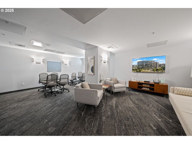 949 Nw OVERTON St 608, Portland, OR 97209