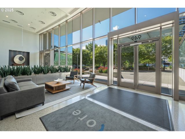 949 Nw OVERTON St 608, Portland, OR 97209