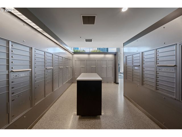 949 Nw OVERTON St 608, Portland, OR 97209