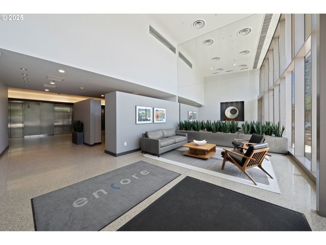 949 Nw OVERTON St 608, Portland, OR 97209