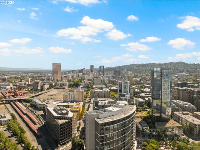 949 Nw OVERTON St 608, Portland, OR 97209