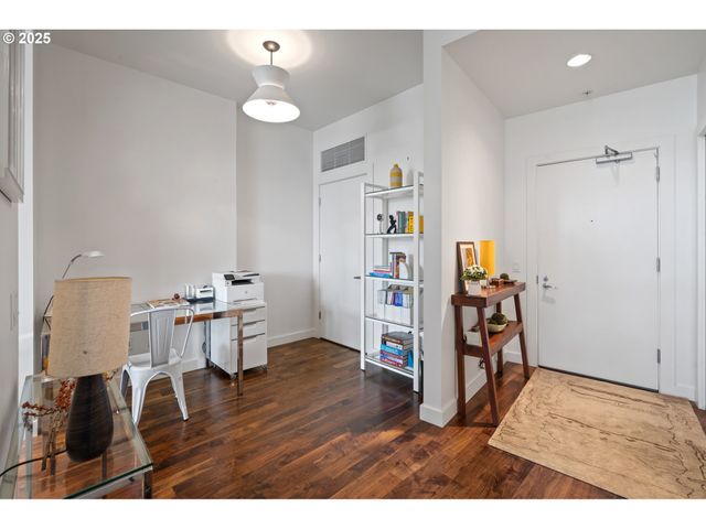 949 Nw OVERTON St 608, Portland, OR 97209