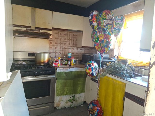 118-11 198th Street, Saint Albans, NY 11412