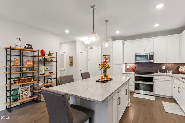 105 Chatham Walk Lane 204, Cary, NC 27511