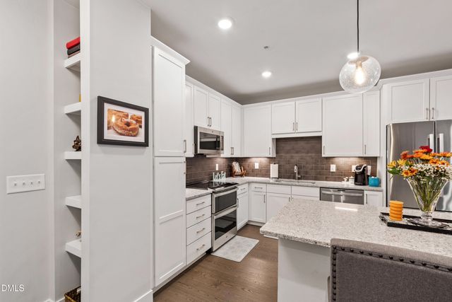 105 Chatham Walk Lane 204, Cary, NC 27511