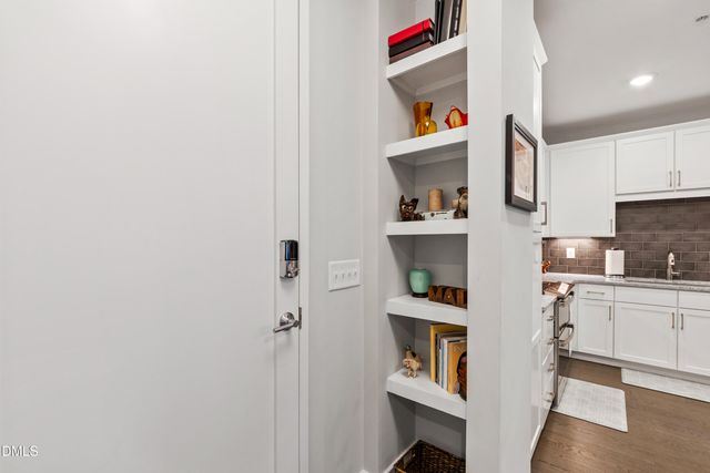 105 Chatham Walk Lane 204, Cary, NC 27511