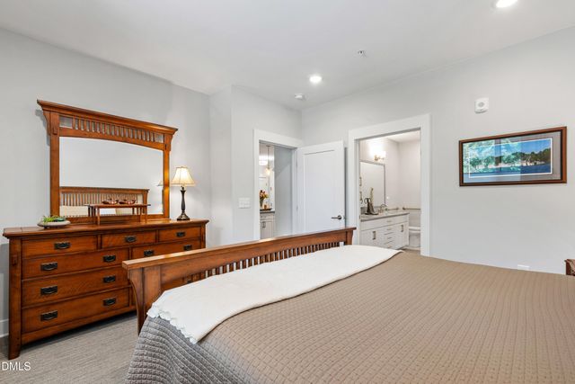 105 Chatham Walk Lane 204, Cary, NC 27511