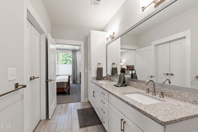 105 Chatham Walk Lane 204, Cary, NC 27511