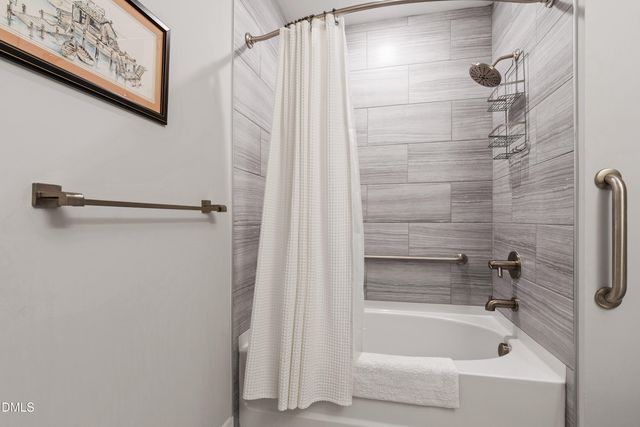 105 Chatham Walk Lane 204, Cary, NC 27511