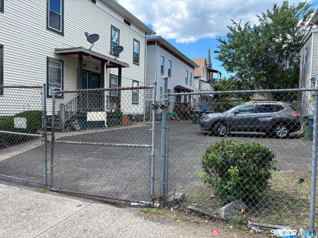 236 Brooks Street 236, Bridgeport, CT 06608