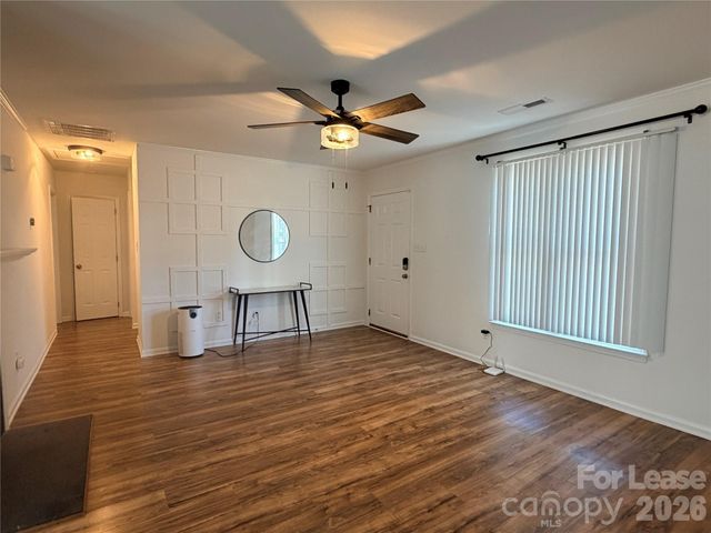 5917 Crape Myrtle Lane, Charlotte, NC 28216