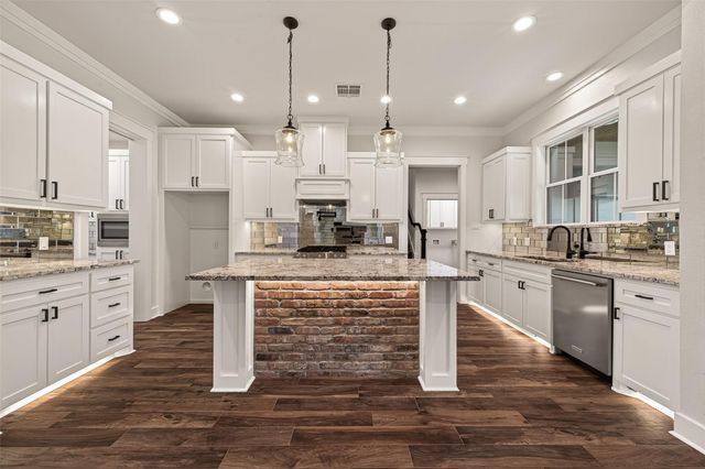 2401 Cunningham Drive, Pearland, TX 77581