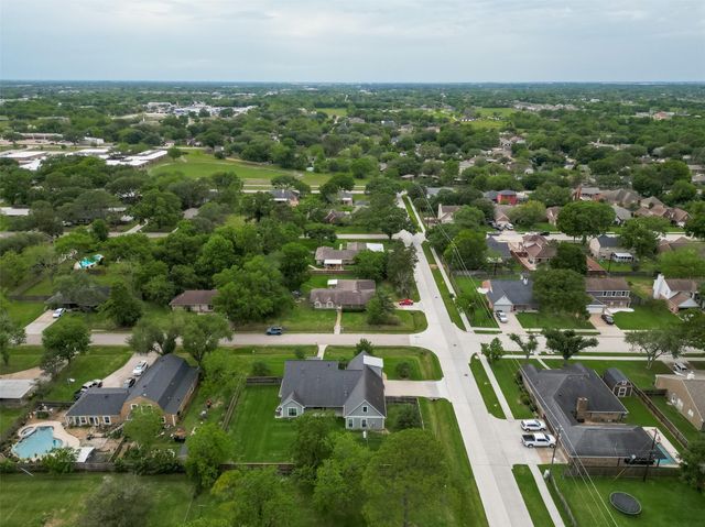 2401 Cunningham Drive, Pearland, TX 77581