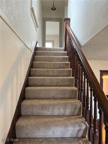 214 W 7th Street, Uhrichsville, OH 44683