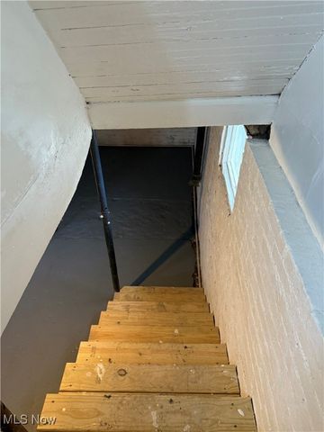 214 W 7th Street, Uhrichsville, OH 44683