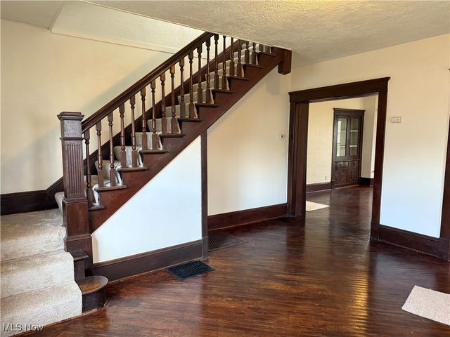 214 W 7th Street, Uhrichsville, OH 44683