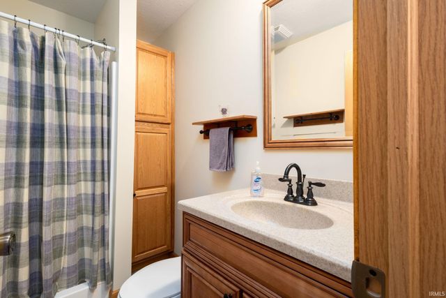 5501 Abshire Drive, South Bend, IN 46614