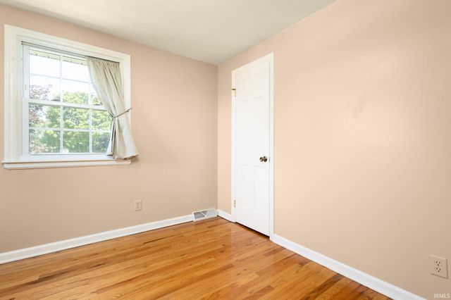 5501 Abshire Drive, South Bend, IN 46614